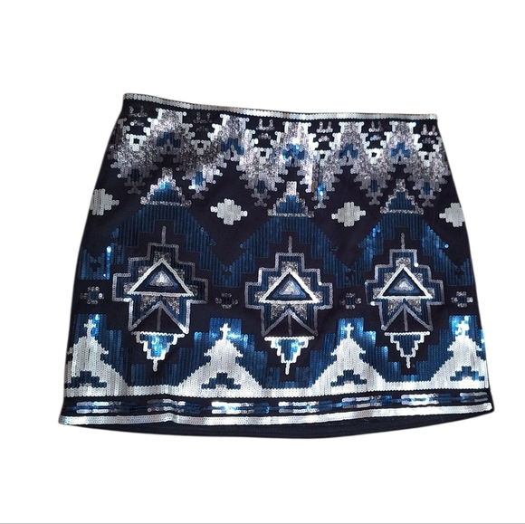 Express Black Silver Mini Skirt Ladies Medium Edgy Abstract Aztec Lined Textured - Picture 1 of 4